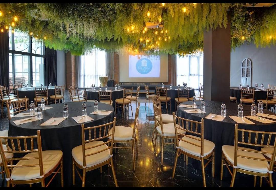 Exclusive Business Suite @ M Summit 191 George Town Eksteriør bilde