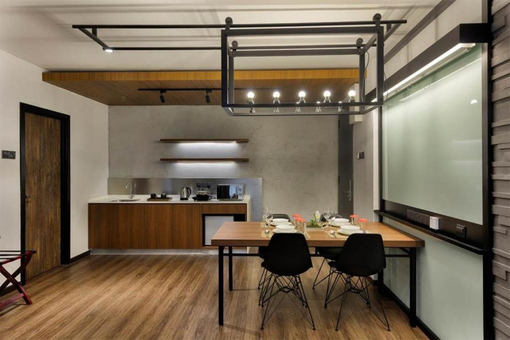 Exclusive Business Suite @ M Summit 191 George Town Eksteriør bilde